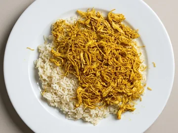 Porselen tabakta körili tavuklu pilav, tepeden (servis önerisi)